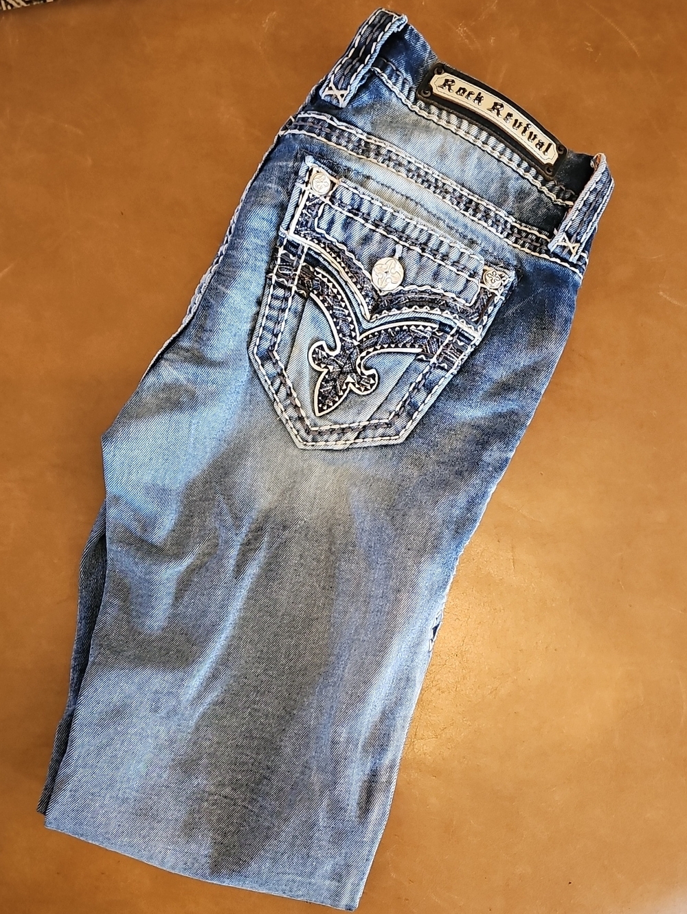Rock Revival Women’s Light-Mid Blue Embellished Back Pocket Capri Jeans